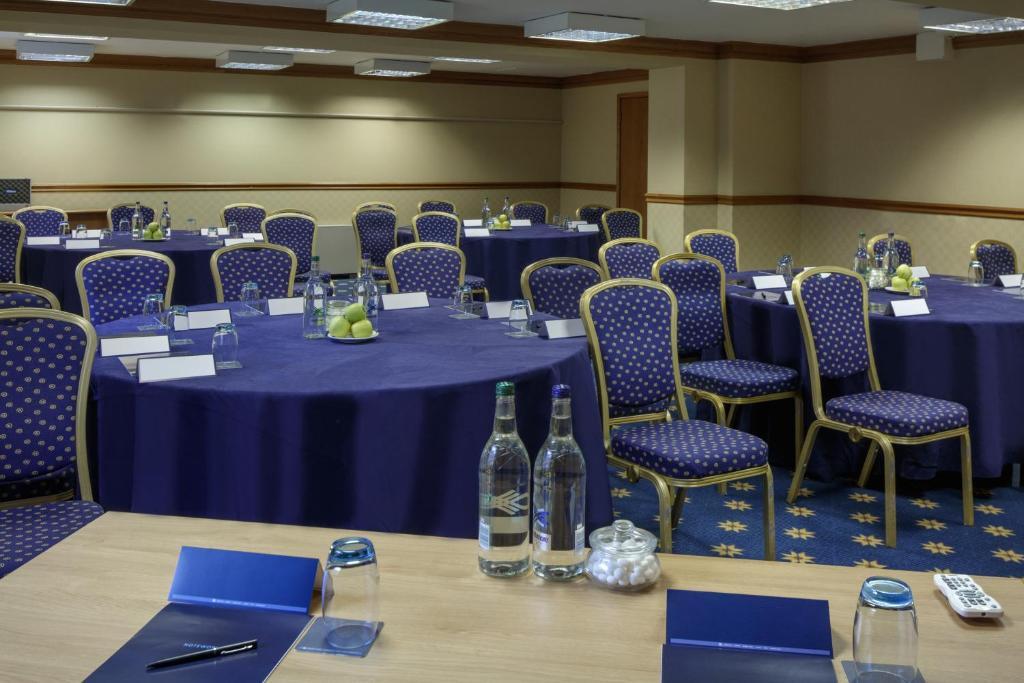 ווריק Delta Hotels By Marriott Warwick מראה חיצוני תמונה