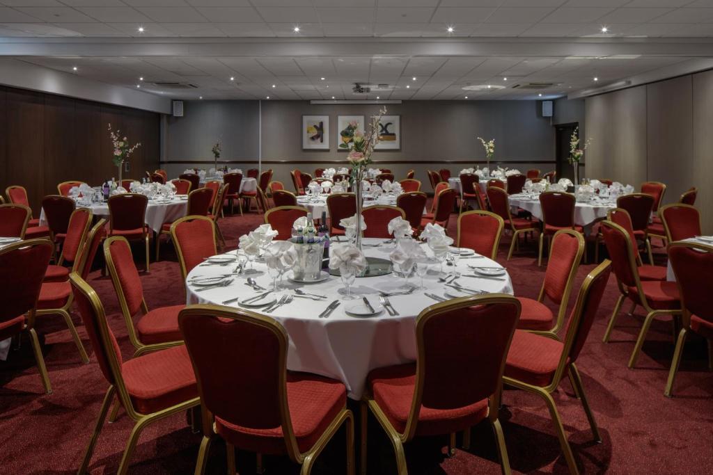ווריק Delta Hotels By Marriott Warwick מראה חיצוני תמונה